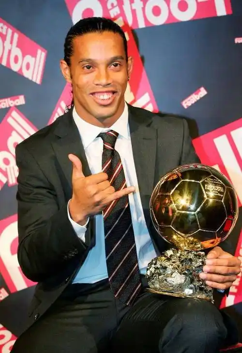 变得更加坚 变得更加坚